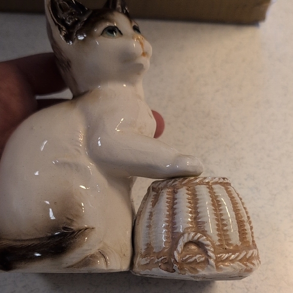 Ceramic Cat Figurine with Basket - Brown and Cream - Picture 5 of 7